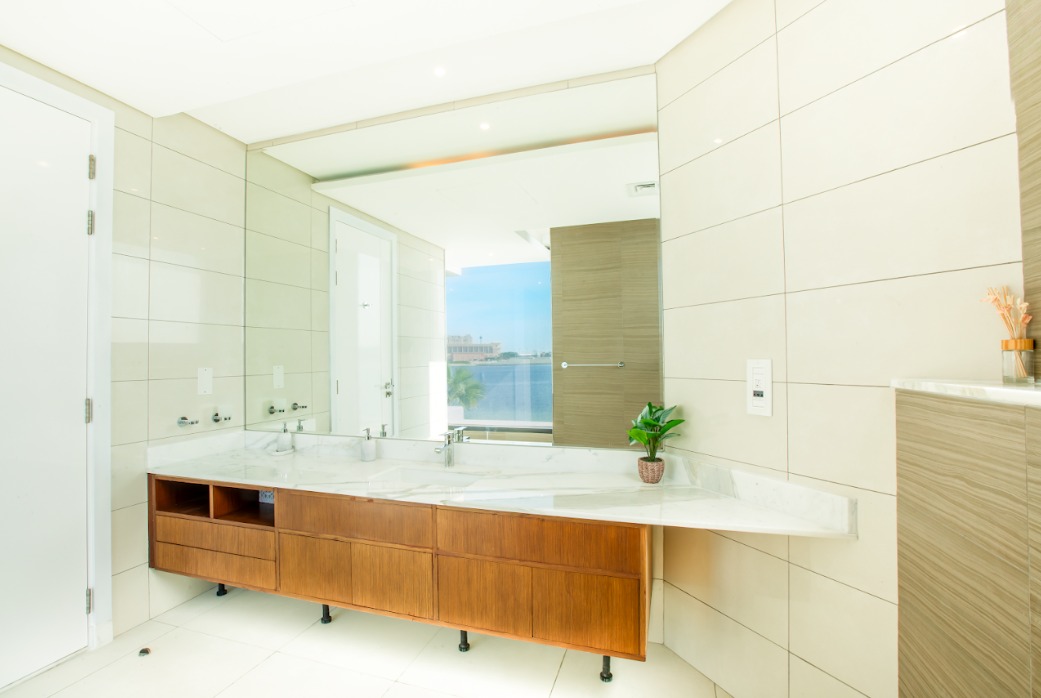 6 Bedroom Villa at the Palm Jumeirah full screen image