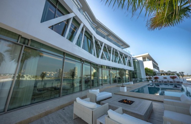 10 Bedrooms Villa at the Palm Jumeirah full screen image