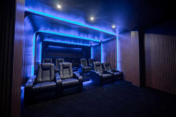 10 Bedrooms Villa at the Palm Jumeirah full screen image